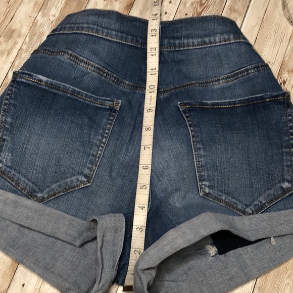 Mudd, stretch denim jean shorts w/destruction & cuffed btm - junior size 7 - Picture 9 of 11